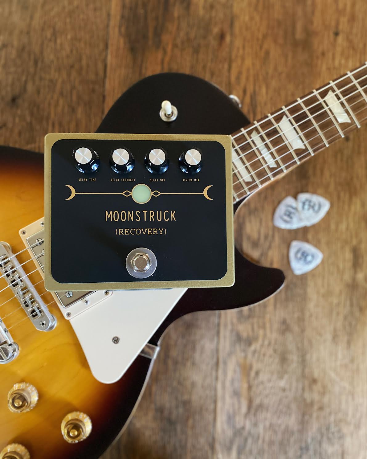 MOONSTRUCK Real Spring Reverb guitar effects pedal with Analog-Style Delay