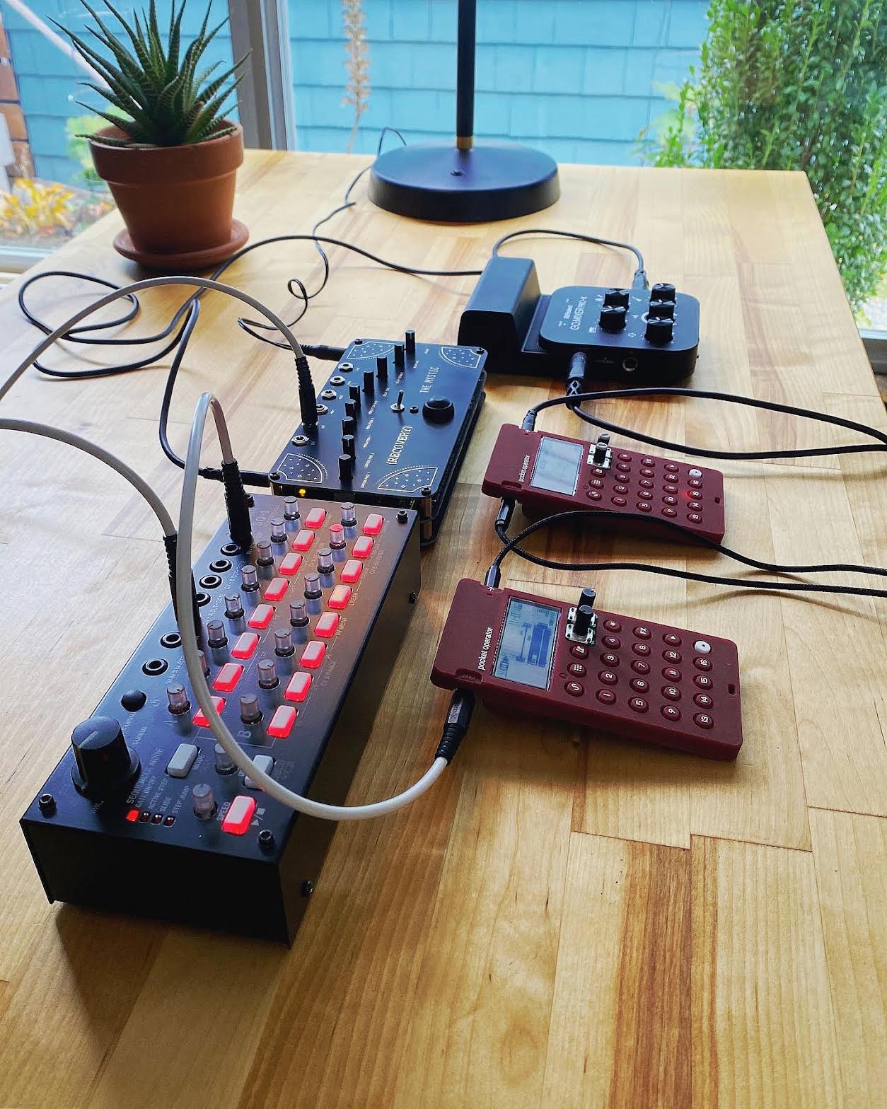 THE MYSTIC (Semi-Modular Desktop Synth) – Recovery Effects and Devices